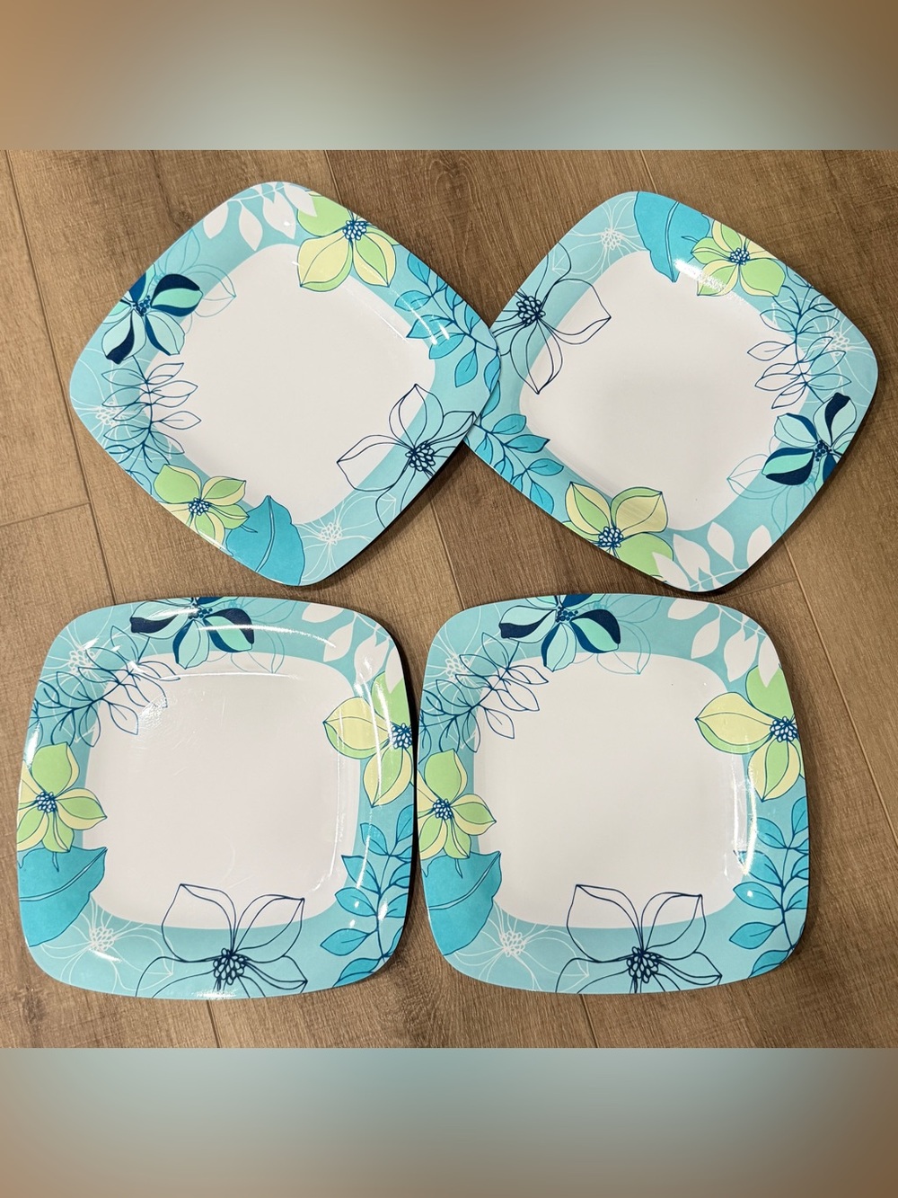 Melamine Plates Set Of 4 Square Plates 10"x10” Pretty Floral Pattern